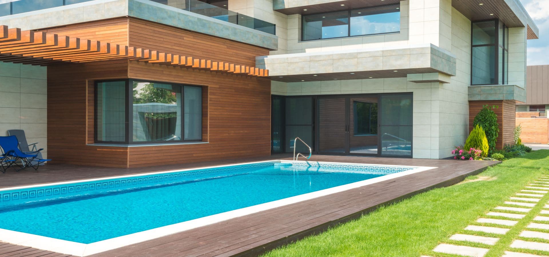 Casa de luxo contemporânea com piscina